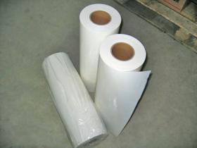 胶膜+PE膜，胶膜+离型纸两种，耐水洗，环保   TPU透明热熔膜加黄色PE保护膜