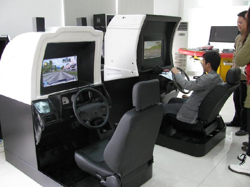 供应三屏驾驶模拟器汽车模拟器价格驾驶证考试模拟器驾驶员模拟