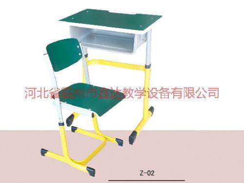 供应新疆学生升降课桌椅优质课桌椅