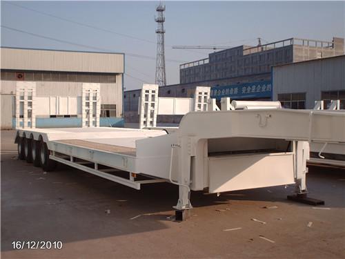 供应特种低平板半挂车技术参数-重型大件低平板半挂车 坦克运输车低平板图片