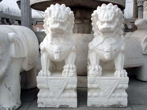 供应北京雕刻石狮子