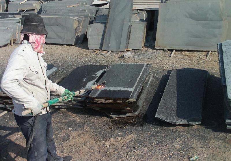 供应中国黑火烧板最新报价 中国黑 蒙古黑 价格石材