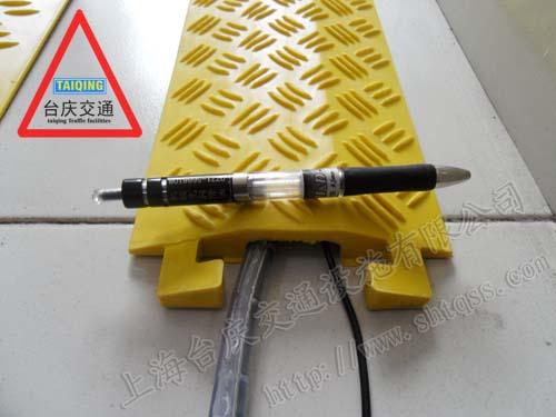 保护电线踩踏板橡胶线槽板电线批发