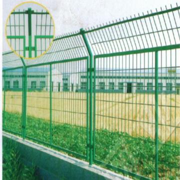 供应铁丝护栏网，铁丝围网，隔离网，工厂车间隔离网，小区隔离网