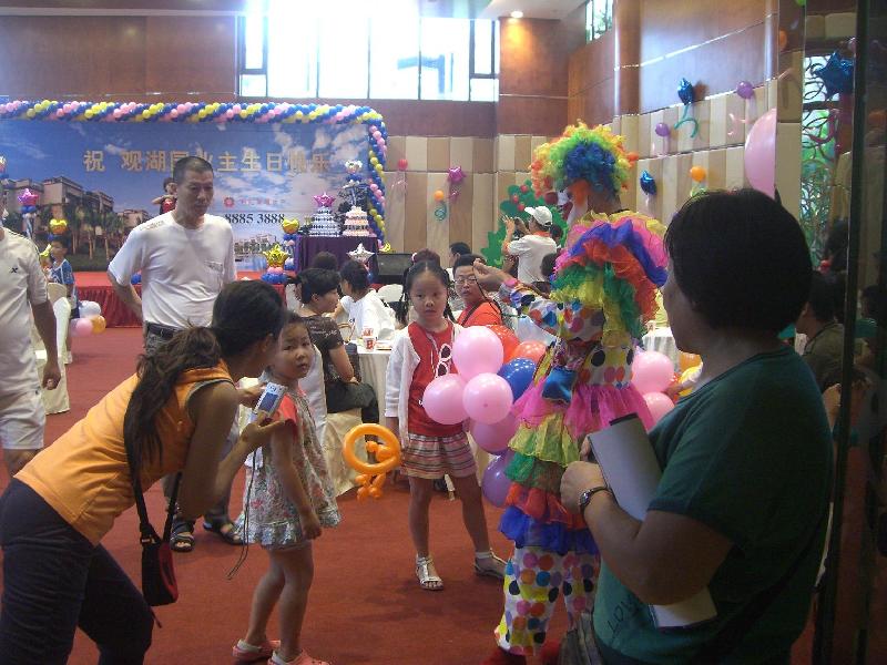 供应深圳哪里有气球小丑表演的