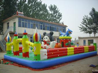 选新疆儿童充气城堡到保定艺祥气模游乐设备生产厂家图片