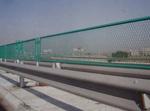 衡水市钢板护栏网批规格、护栏网价格。厂家供应钢板护栏网批规格、护栏网价格。
