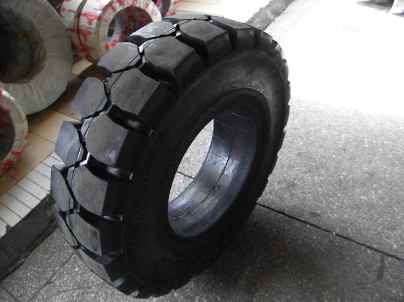 供应实心轮胎825-15/江苏实心轮胎生产厂家/5吨叉车实心轮胎