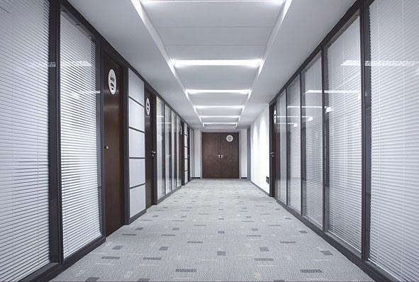 专业制造与安装高隔间玻璃隔断铝型材，打造完美办公环境