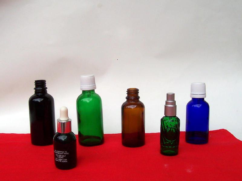 为您提供多种色别的优质玻璃精油瓶