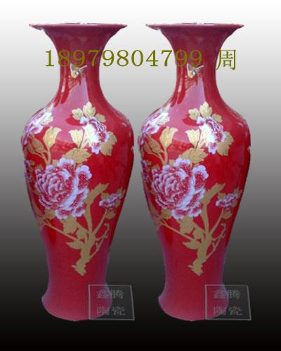 中国红雕纹大花瓶-陶瓷礼品供应中国红雕纹大花瓶-陶瓷礼品，精品红瓷花瓶，鑫腾陶瓷