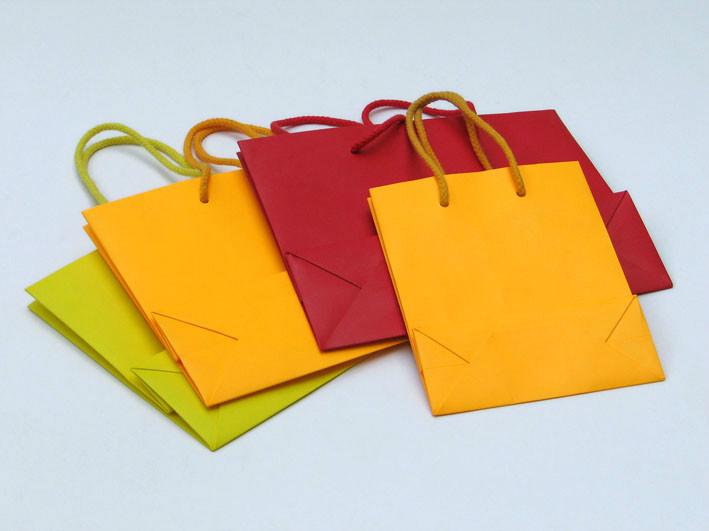供应揭阳市广告纸袋，纸质手提袋定制，广告礼品袋批发，企业纸袋