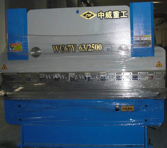 供应江苏南通板料折弯机采用钢板焊接结构