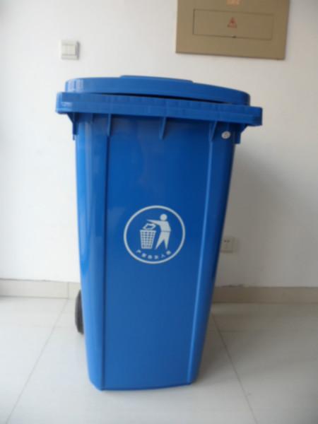 潍坊市环卫塑料桶厂家供应环卫塑料桶，240升垃圾桶