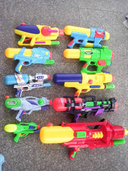 供应水枪玩具，铭扬库存玩具款式多种类丰富成色好称斤批发图片