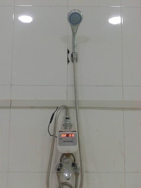 供应淋浴刷卡节水器塘沽澡堂IC卡热水计费刷卡水控系统