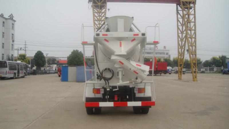 供应BJ5145GJB-1型混凝土搅拌运输车，混凝土搅拌运输车价格