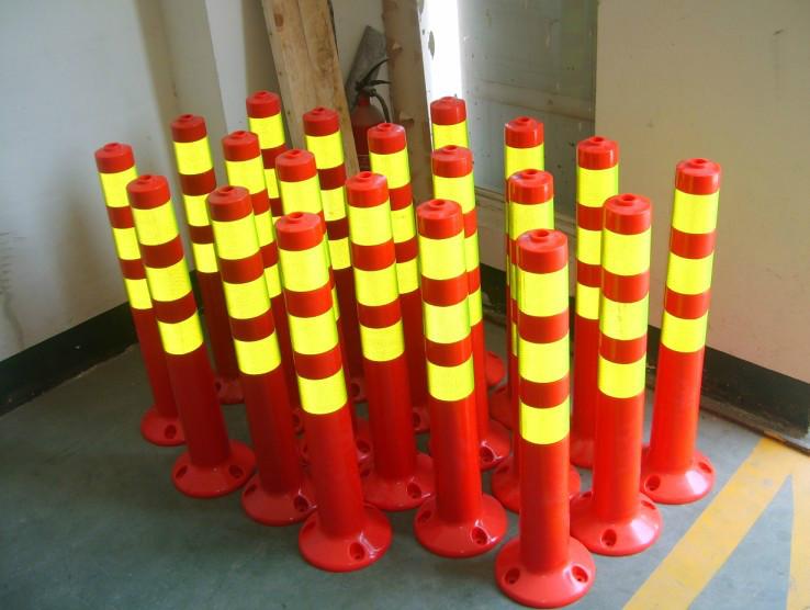 供应PVC可移动警示柱 固定警示柱 PVC弹力柱 道路安全警示柱
