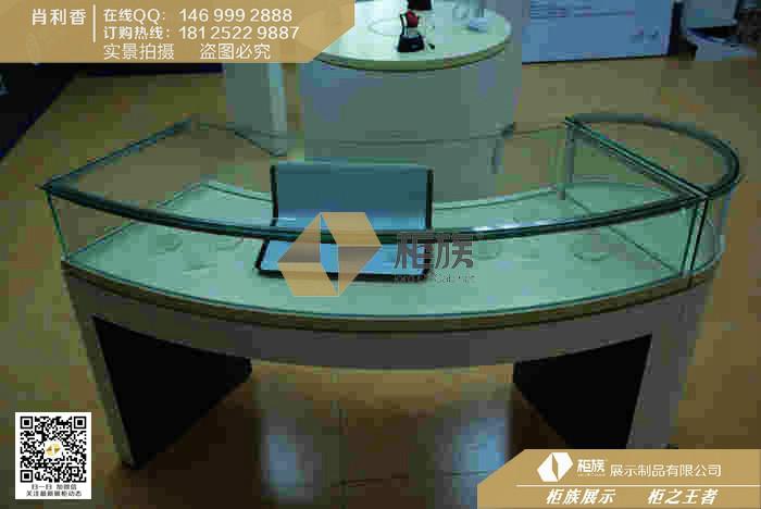 供应三江县新款弧形体验台  弧形玻璃展示柜批发