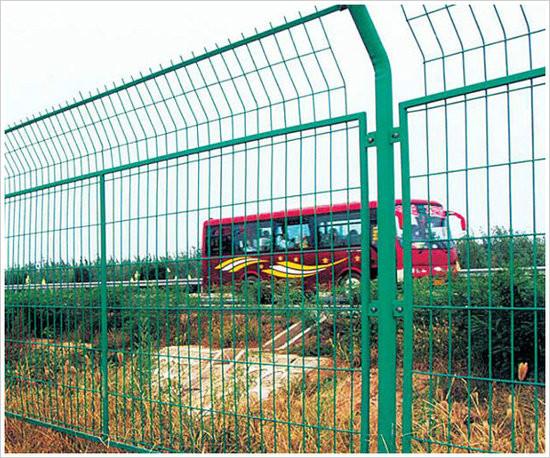 供应北京防护铁丝网图片