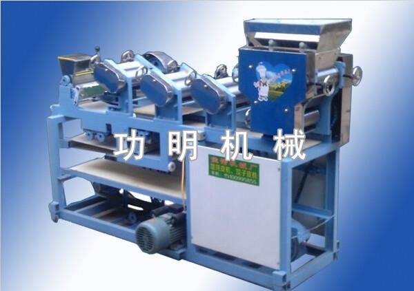 供应用于面食加工的饺子皮撒粉机 做饺子皮的机器图片