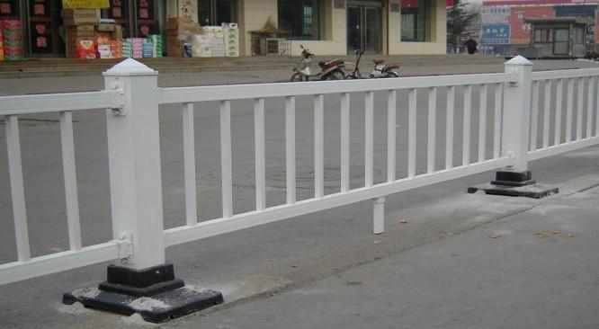 供应道路防护栏塑钢城市道路护栏交通护栏厂家