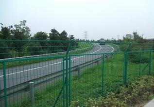 供应苏州高速公路护栏网，公园用的铁丝网