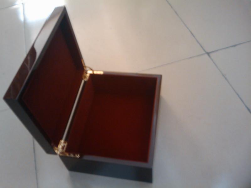 供应漆木展示金币盒 周大福珠宝纪念展示首饰包装盒 高级定制图片