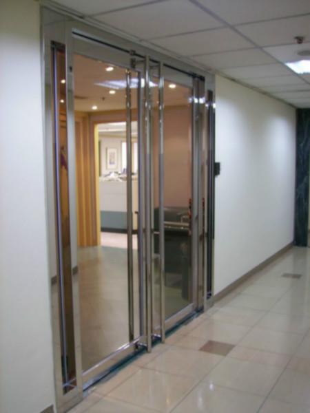 杭州可定制防火玻璃门适用于疏散通道及房间防火分区使用 防火玻璃钢框门图片