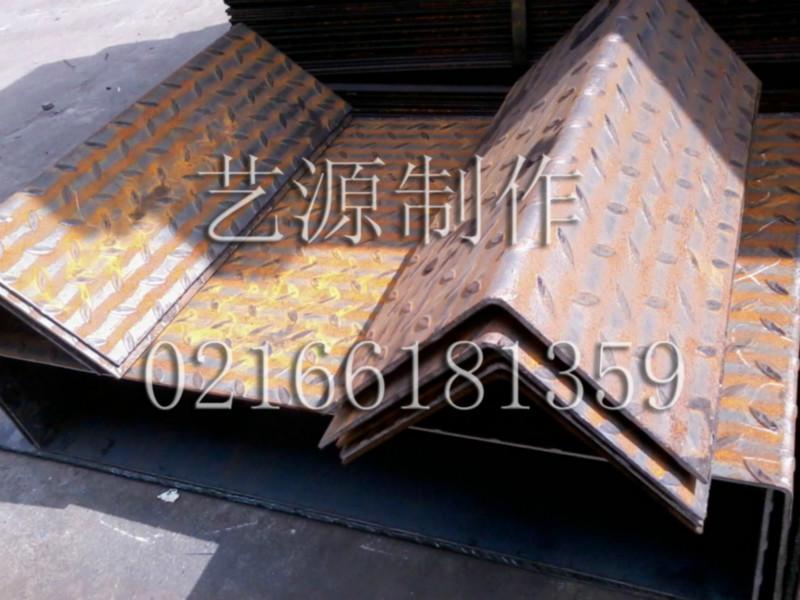 供应上海踏步板加工厂家，金属楼梯踏步折弯加工，折弯加工价格图片