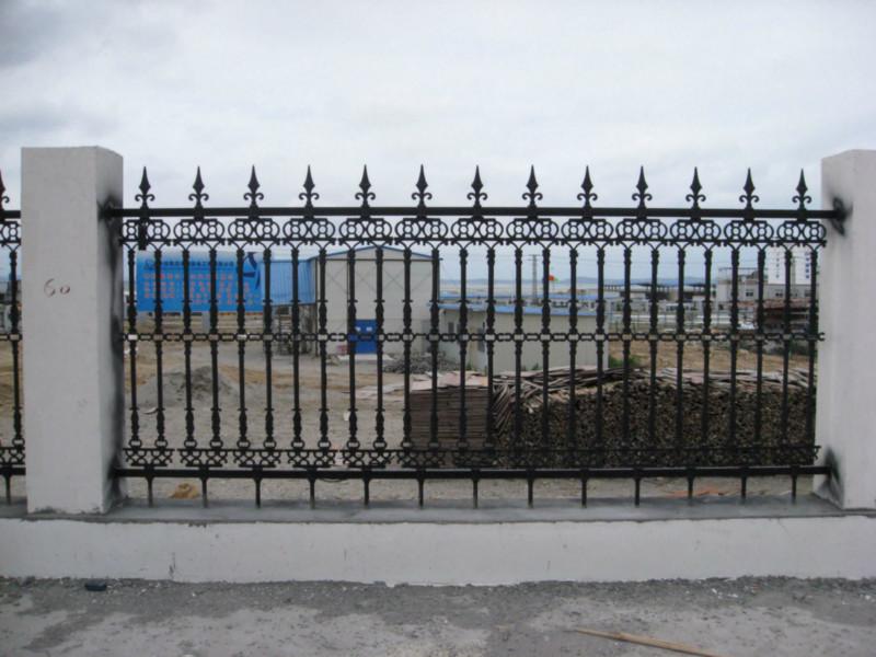 供应铁艺护栏、围墙栏杆