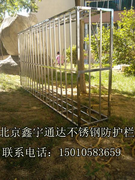 北京通州北关环岛果园周边防盗窗定做安装阳台防护网不锈钢防护栏围栏
