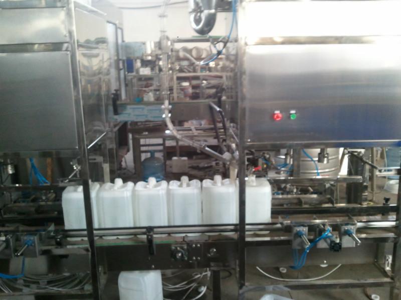 供应透析液A、B液灌装封口机