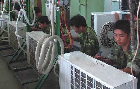 供应济南空调清洗消毒空调维修空调加氟，专业服务，满意一百。