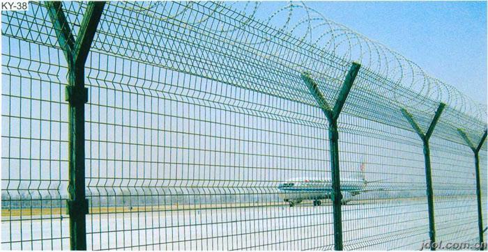 供应飞机场用波浪护栏网厂家