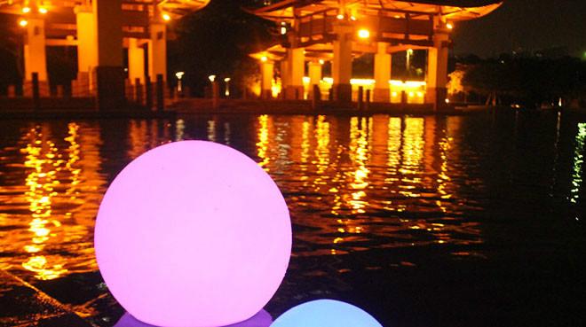 供应全国发光球 泳池漂浮防水发光球 16种颜色变化发光圆球 滚塑厂家