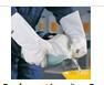 洛阳电镀酸洗处理橡胶防酸碱防护手套，造纸厂硫化染料车间掀起式防飞溅面罩图片
