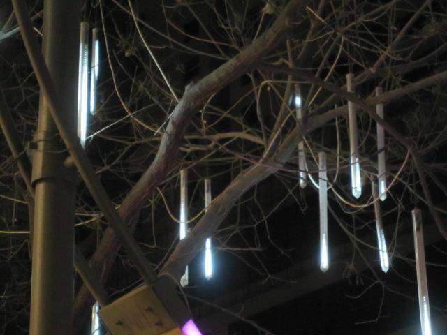 供应LED挂树流星灯，大量现货供应LED流星灯LED节日流星灯图片