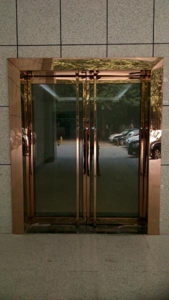 供应钛金玻璃门，钛金玻璃门厂家报价，钛金玻璃门订做