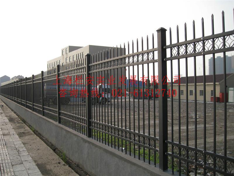 供应围墙栅栏_专业定做锌钢围栏_锌钢护栏生产厂家_小区、工厂外围防护图片
