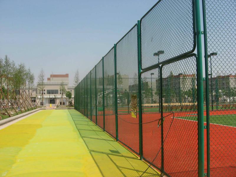 球场围栏网供应球场围栏网/运动场铁丝网围栏/体育场地隔离防护网