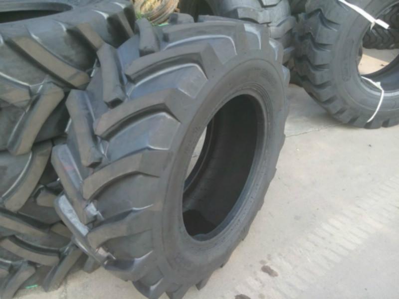 供应农用轮胎拖拉机轮胎新正品14.9-28R1人字花纹耐磨