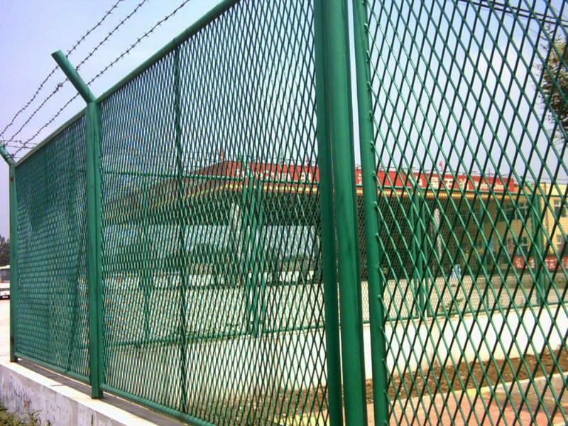 供应鄂尔多斯钢板网护栏网，内蒙古钢板护栏网价格，伊旗钢板护栏网厂家图片