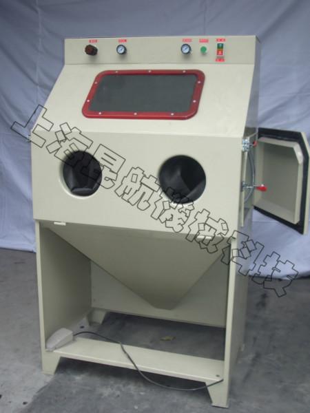 供应工件除锈抛光箱式手动喷砂机，KH-6050A模具手动喷砂机