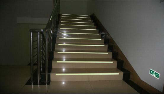 供应夜光楼梯铝条，发光条，楼梯踏步防滑条，夜光地贴，安全警示标志牌