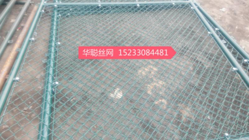 供应深圳体育场围栏、篮球场围栏网、优质勾花网厂家