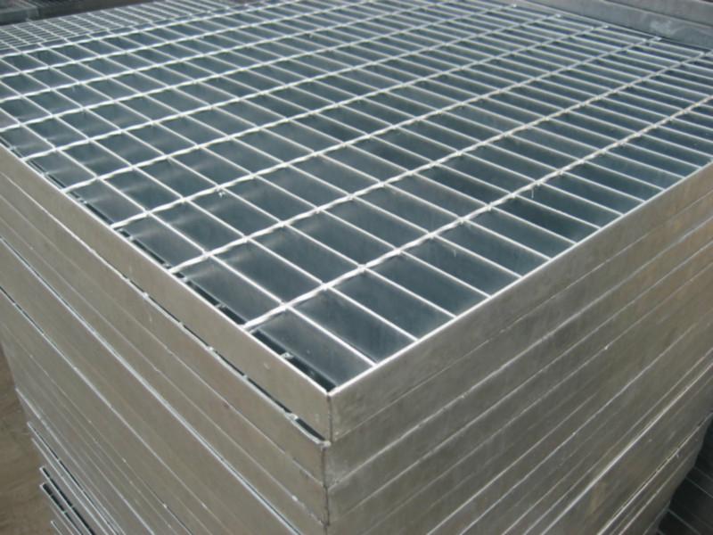 供应热镀锌钢格栅、防滑钢格板、优质钢格板厂家。图片