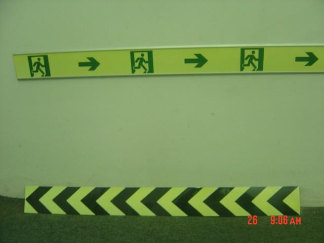 供应夜光PVC障碍物指示条，发光指示条，消防PVC警示标志牌