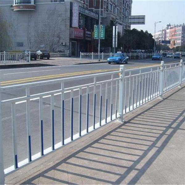 供应道路市政护栏交通护栏道路锌钢护栏
