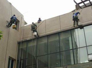 供应 高空外墙玻璃幕清洗 重庆最专业的外墙清洗公司